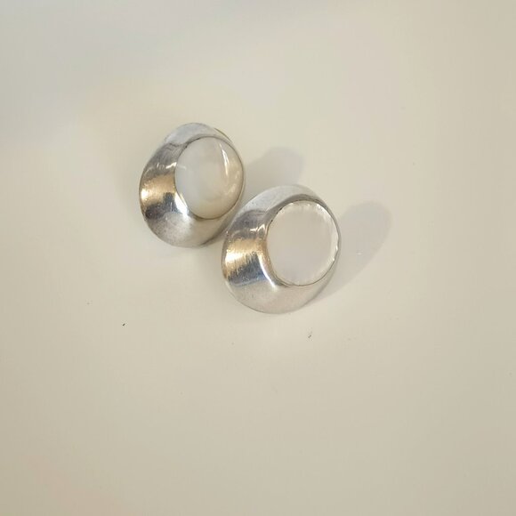 925 Oval Mother of Pearl Earrings Sterling Silver Pierced - Picture 9 of 12